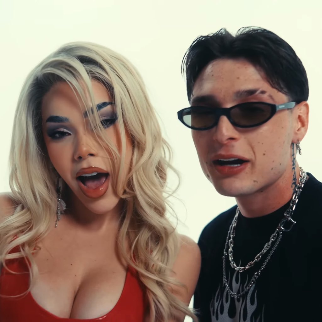 KeniaOsSitio's tweet photo. “TOMMY &amp; PAMELA” de Peso Pluma &amp; Kenia OS, ha alcanzado 25 MILLONES de streams en Spotify, siendo una de sus canciones más rápidas en lograrlo. https://t.co/CpYdJJqIvx