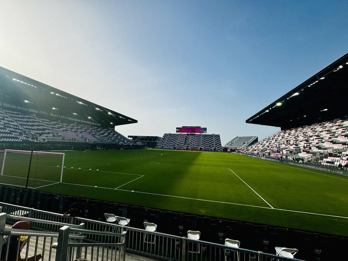 Ya en Catedral.  En la cancha del nuevo + grande de MLS, <a href="/InterMiamiCF/">Inter Miami CF</a> 🙂‍↔️. 
Saludos 😬

Inter Miami v Chicago Fire

<a href="/corleto_luis/">🅰️LBOG🅰️L🅰️CTICO</a> <a href="/JulietaRajo/">Juliet🅰️ R🅰️jo</a> <a href="/Albitojp/">Paredes Luiggi</a> <a href="/ScottyGrays/">Scotty Grays IMCF</a> <a href="/Intermiamicfhub/">Inter Miami News Hub</a>