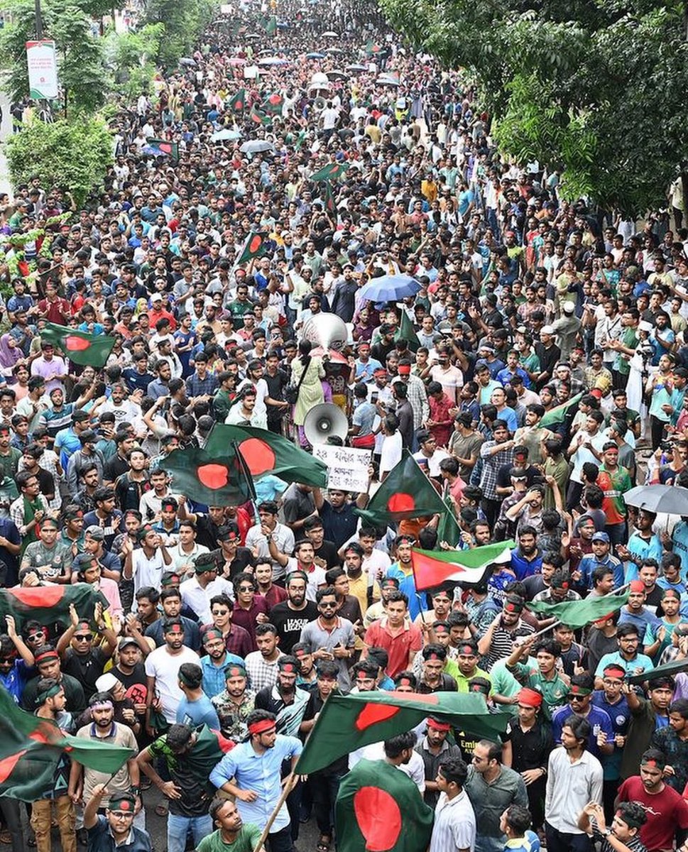 bengalielonmusk's tweet image. BANGLADESHI STUDENTS WON'T GIVE UP 🇧🇩🫡
#StudentsUnderAttack 
#QuotaReform