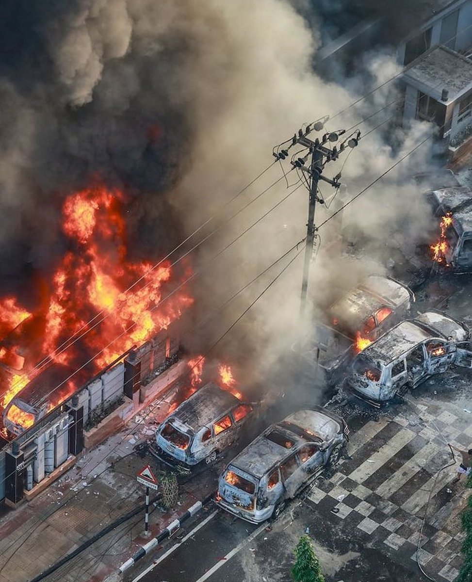 bengalielonmusk's tweet image. BANGLADESHI STUDENTS WON'T GIVE UP 🇧🇩🫡
#StudentsUnderAttack 
#QuotaReform