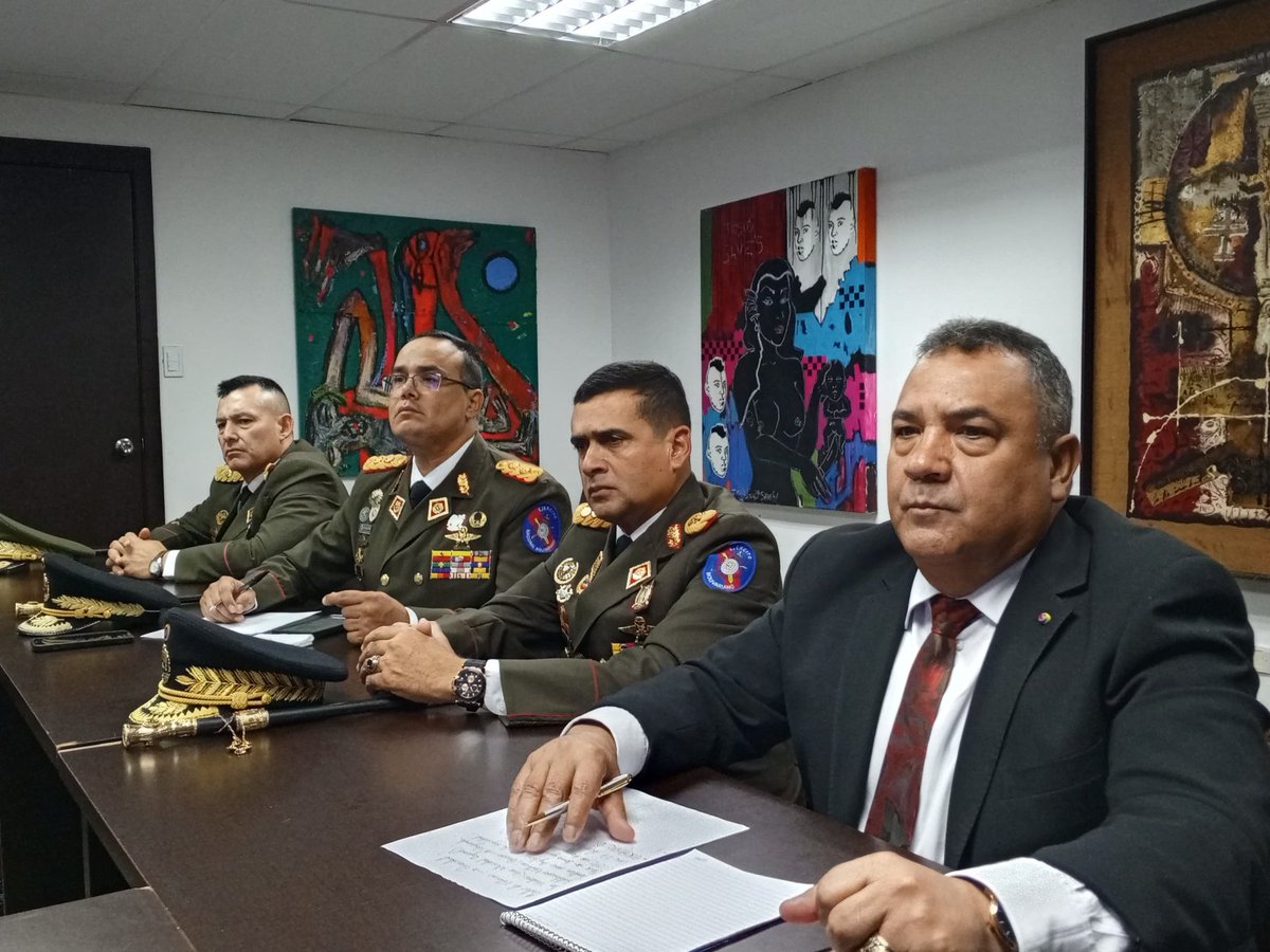 zodiaragua44's tweet image. La FANB presencia vídeoconferencia con el Viceministro de Prevención y Seguridad Ciudadana de cara a las Elecciones Presidenciales del 28-J. Durante la conexión virtual, el Cmdte de la REDI Central, el Cmdte de la ZODI-Aragua el Secretario de Seguridad Ciudadana de la Gobernación