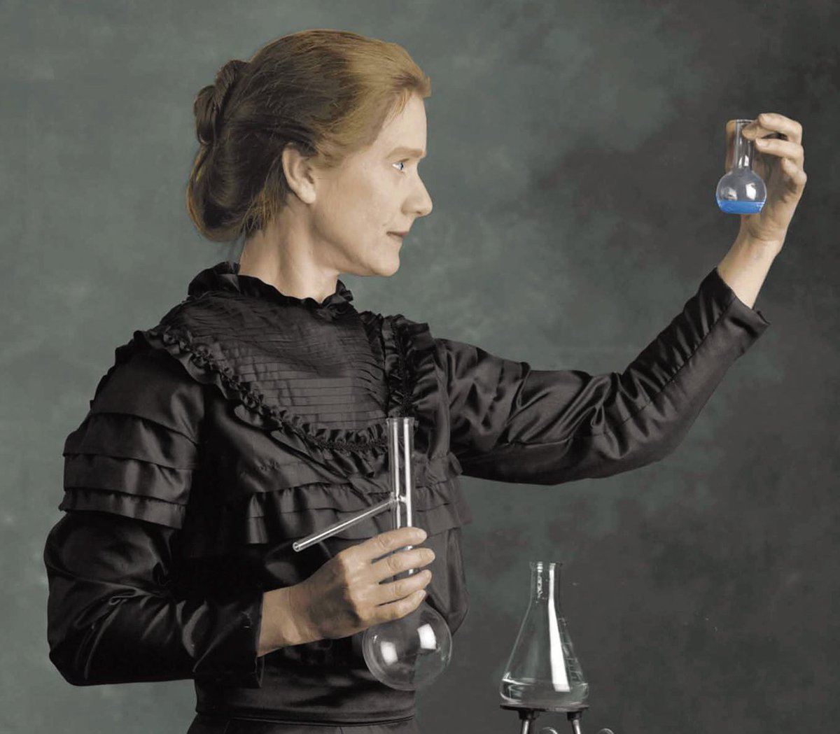 CCivicaCatalana's tweet photo. "Nunca he creído que por ser mujer deba merecer tratos especiales. De creerlo, estaría reconociendo que soy inferior a los hombres y yo no soy inferior a ninguno de ellos".

Marie Curie, Premio Nobel https://t.co/3G0h84pdm4