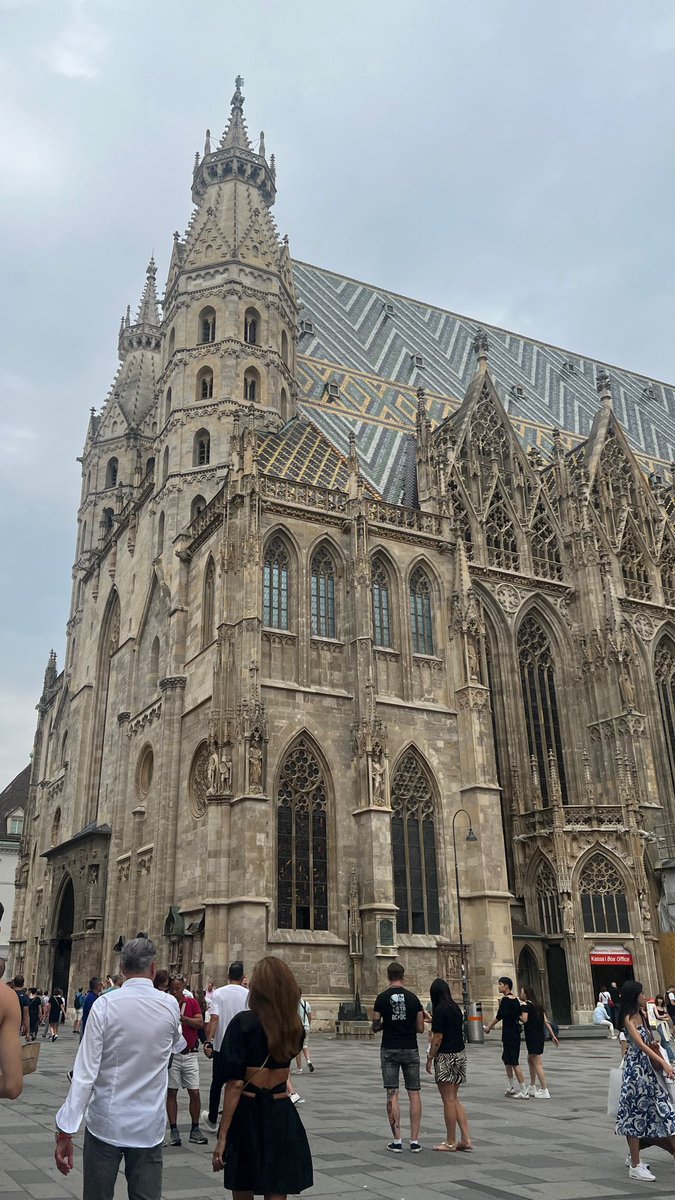 fvuton's tweet photo. St. Stephen's Cathedral🏛️ https://t.co/X8xHX7yOah