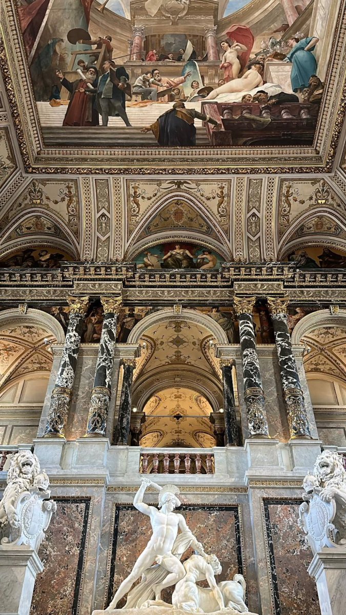 fvuton's tweet photo. St. Stephen's Cathedral🏛️ https://t.co/X8xHX7yOah