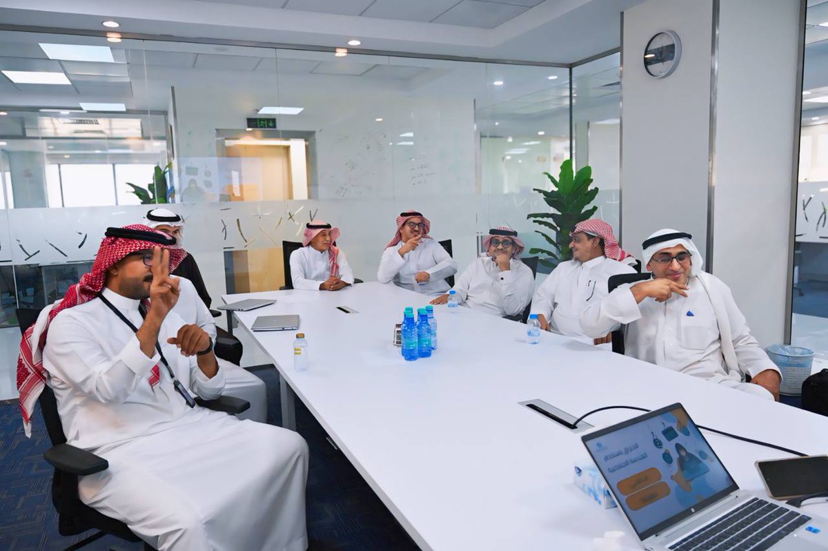 AbduSab's tweet image. سعدت بتقديم لقاء توعوي بلغة الاشاره عن الامن السيبراني 
وتشرفت بلقاء اخواني من فئة الصم
#حماية #الامن_السيبراني #هيئة_الامن_السيبراني #توعية #تثقيف #لغة_الاشاره