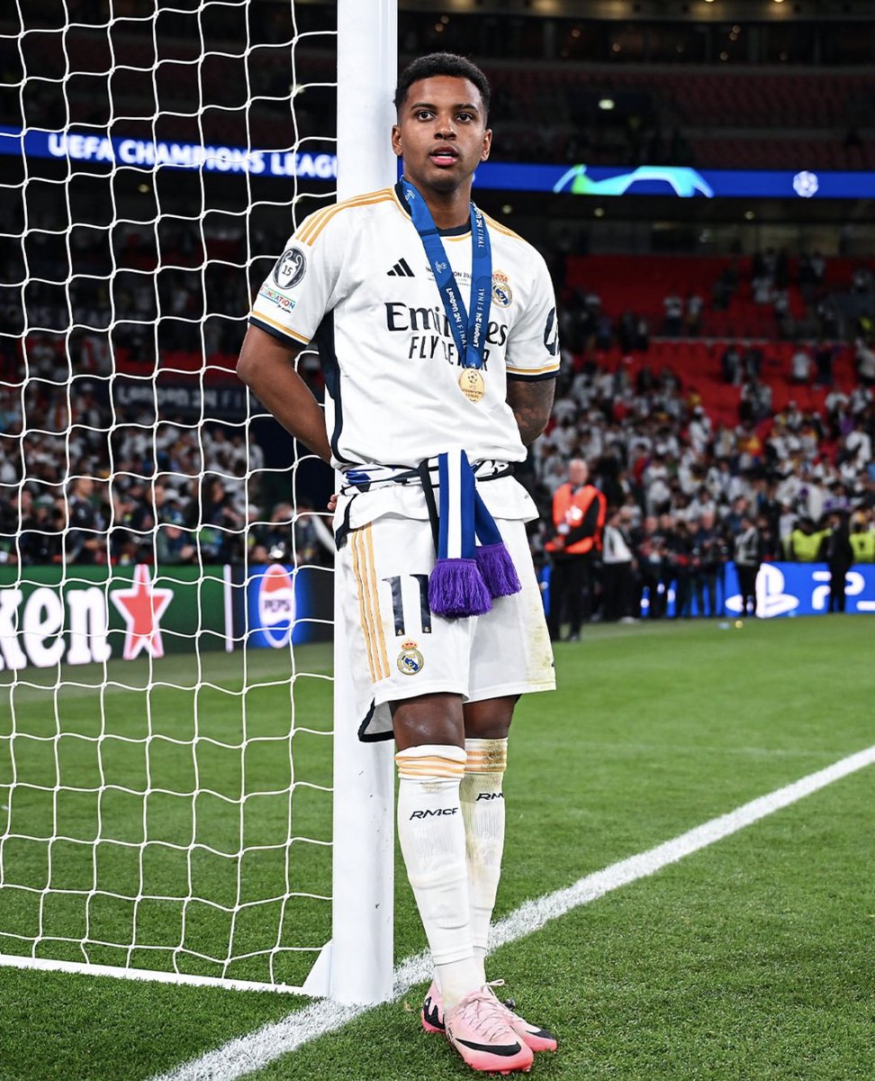 theMadridZone's tweet photo. 2 Champions League titles. 23 years old. https://t.co/1UqLAH3lWF