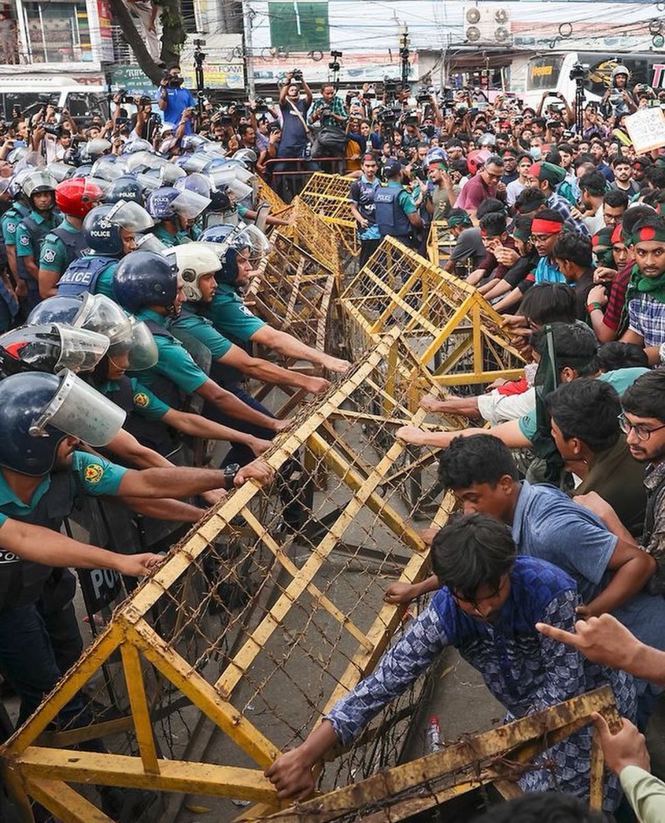 jamalashraf786's tweet photo. BANGLADESHI STUDENTS WON'T GIVE UP 🇧🇩🫡
#StudentsUnderAttack
#QuotaReformProtest #Bangladesh #bangladesh_quotha_movement #Bangladeshstudentprotest https://t.co/qpLMZyo57E