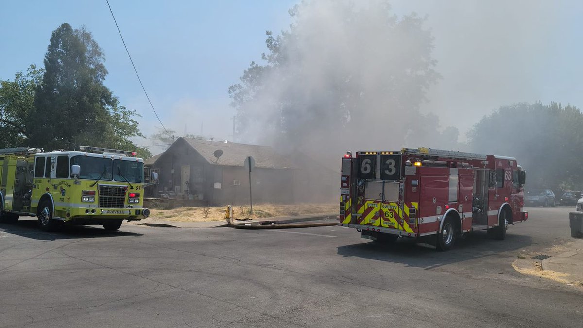 KRCR7's tweet photo. #breakingnews #dfire: Cal Fire says crews have knocked down a fire impacting multiple structures near Roseben Avenue in South Oroville.
Details >> https://t.co/luc6LG0P77
(Photos courtesy @CALFIRE_ButteCo) https://t.co/dQEfsGrr2w