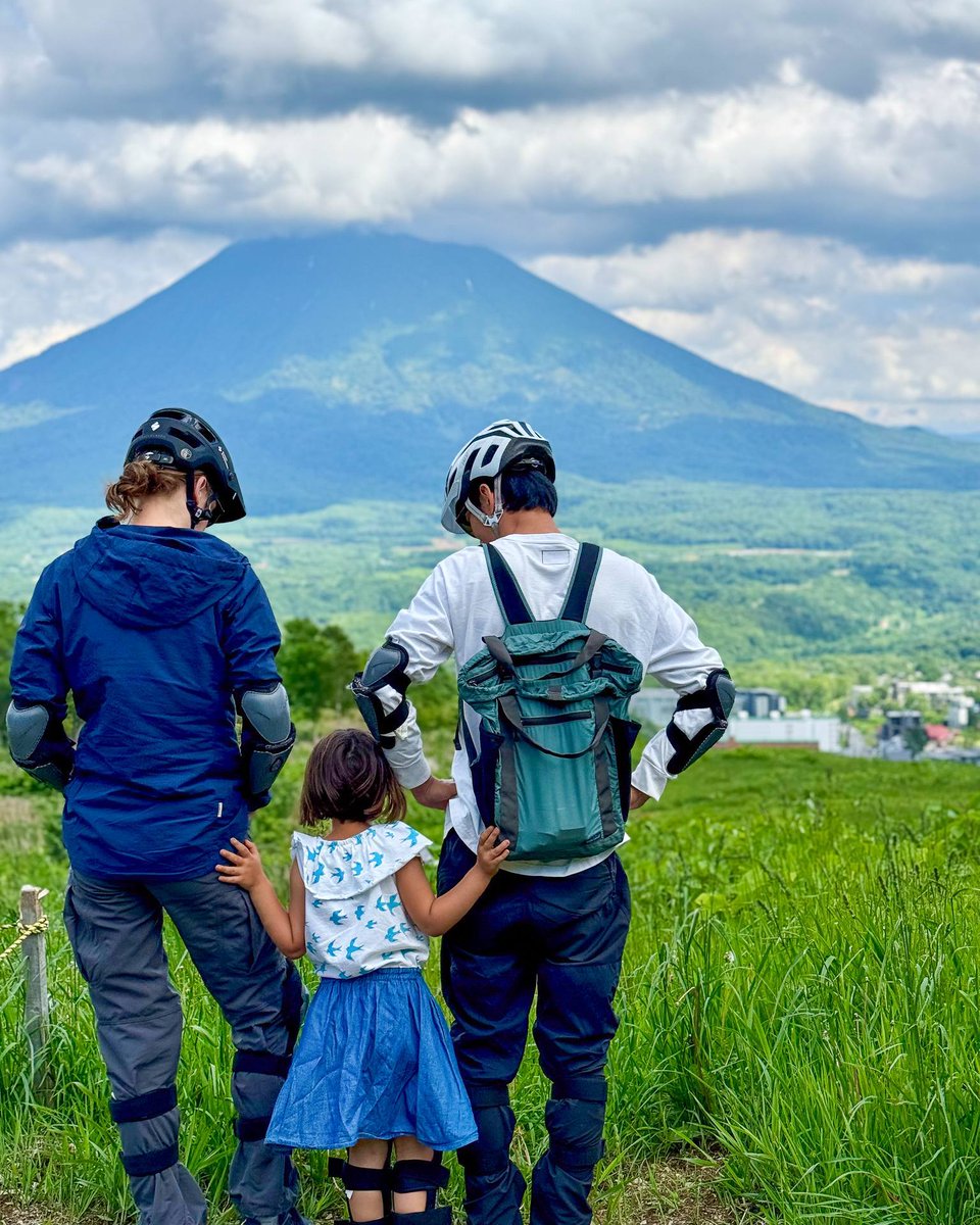 GrandHIRAFU's tweet photo. There's nothing better than family outdoor adventures! 🏞️👨👩👧👦
This summer, enjoy hiking, mountain biking, and more at our resort.🎉
#nisekosummer #nisekowonders #summer2024 https://t.co/nzlFPMz3yd