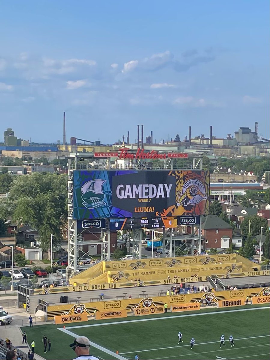 GoBlueRalphy's tweet image. A nice view of the TRUE  skyline of #TheHammer!! The mills that made us who we are #SteelCity #CFLGameday