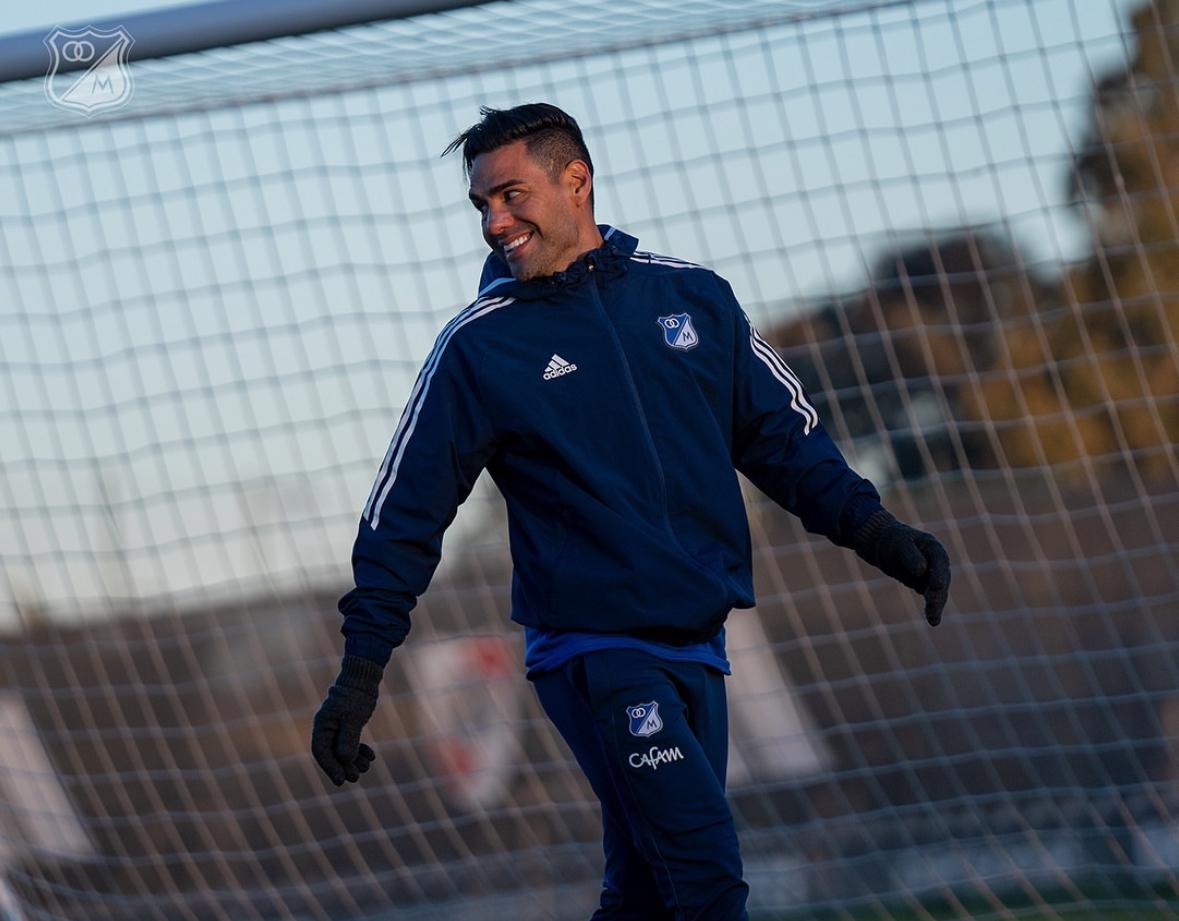 FALCAO's tweet image. ¡La sonrisa de volver donde empezó todo! @RiverPlate