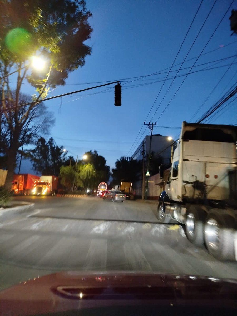 javdown83's tweet photo. @SSC_CDMX @OVIALCDMX @UCS_GCDMX PEDIMOS APOYO PARA REPARACIÓN DE SEMÁFOROS EN AV CEYLAN ESQUINA PONIENTE 116 COL LAS SALINAS 02360 AZCAPOTZALCO YA QUÉ ES UNA ZONA DE VIALIDAD DE VEHICULOS Y TRANSPORTES Y ZONA CONCURRIDA YA QUÉ HAY MOVIMIENTO DE PERSONAS PARA CRUCE https://t.co/kKfAi9OcUa