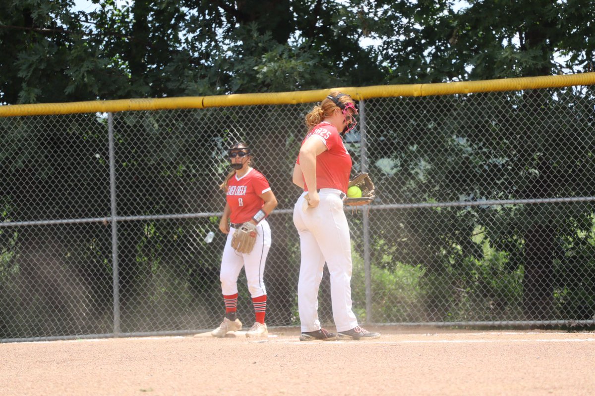 EmmaBogacki's tweet photo. Had a great run this weekend with my girls going 6-1! Sadly we lost in the semi’s but we played great in the Battle of the Burg!

Innings pitched: 14.2 
Strikeouts: 22k’s
Shutouts: 2
ERA: 1.77

@Pitt_SB @PITTcoachallard @Coach_LWood @VUSoftball @bridgetorchard https://t.co/dAYkzD041E
