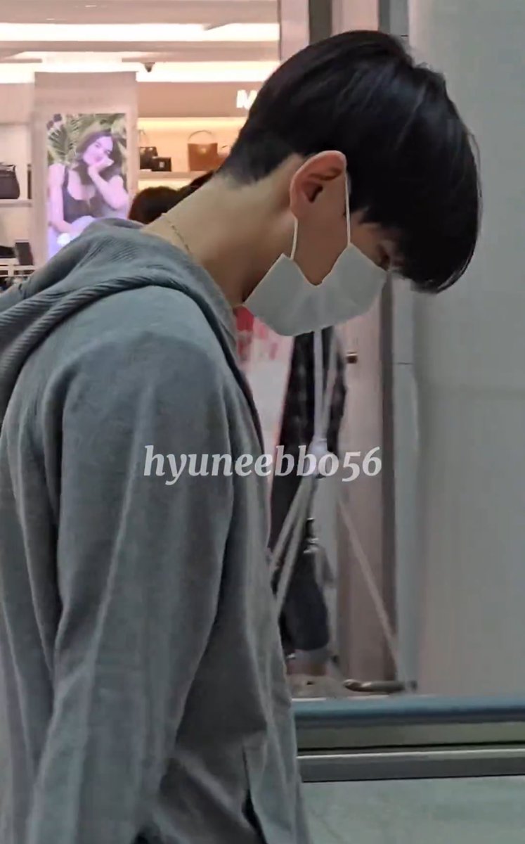 qtpiebyunbaek's tweet photo. OMG BAEKHYUN'S HAIR???!!!! https://t.co/oP1KY8kIgs