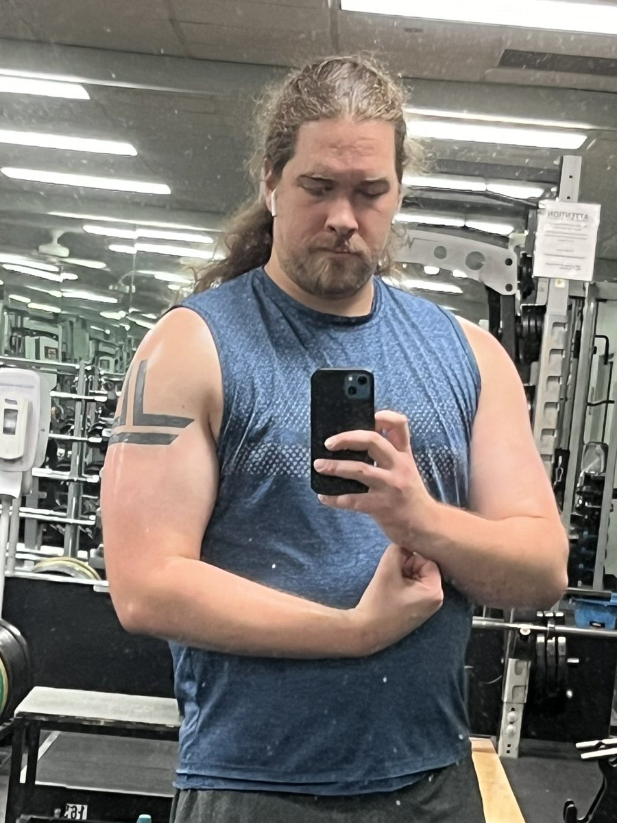 UnitOfPasta's tweet image. Feels good to get my guns back