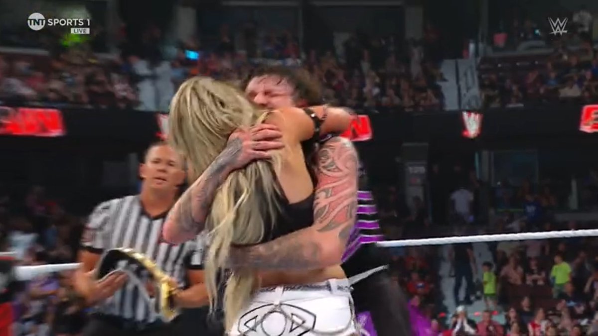 WMainEventTime's tweet image. El #MaineventTime acaba con la victoria de Dominik y Liv y con el regreso de MAMI Rhea Ripley. Vaya final de show!!!

#WWE #WWERaw