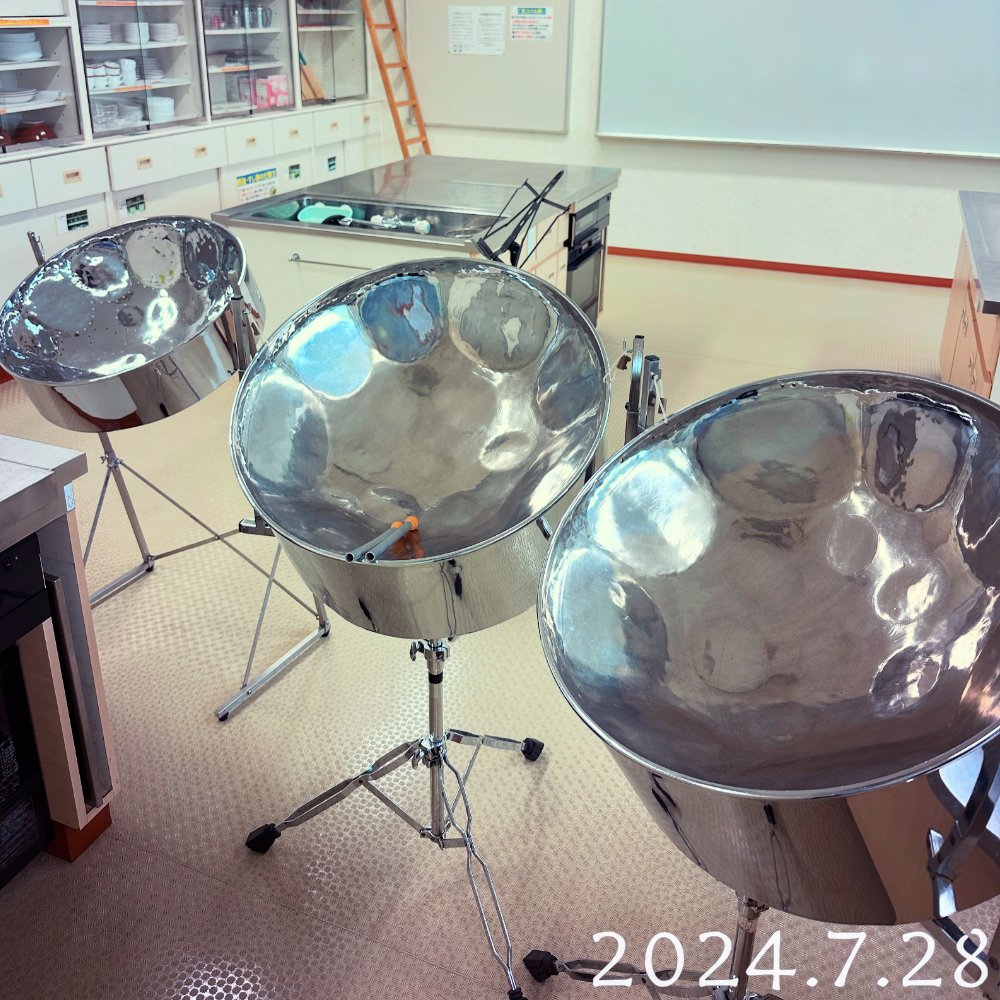 sasakikentaro's tweet photo. 7月は広島市内でバンドの公開リハします。
是非！

またスティールパンの体験レッスンもやってますので興味がある方は気軽に連絡ください。

7/28( 土)
13:30-18:30
出島福祉センター

https://t.co/nZS4KqJxK1

#steelpan #スティールパン #広島 https://t.co/qJ2gasRFCT