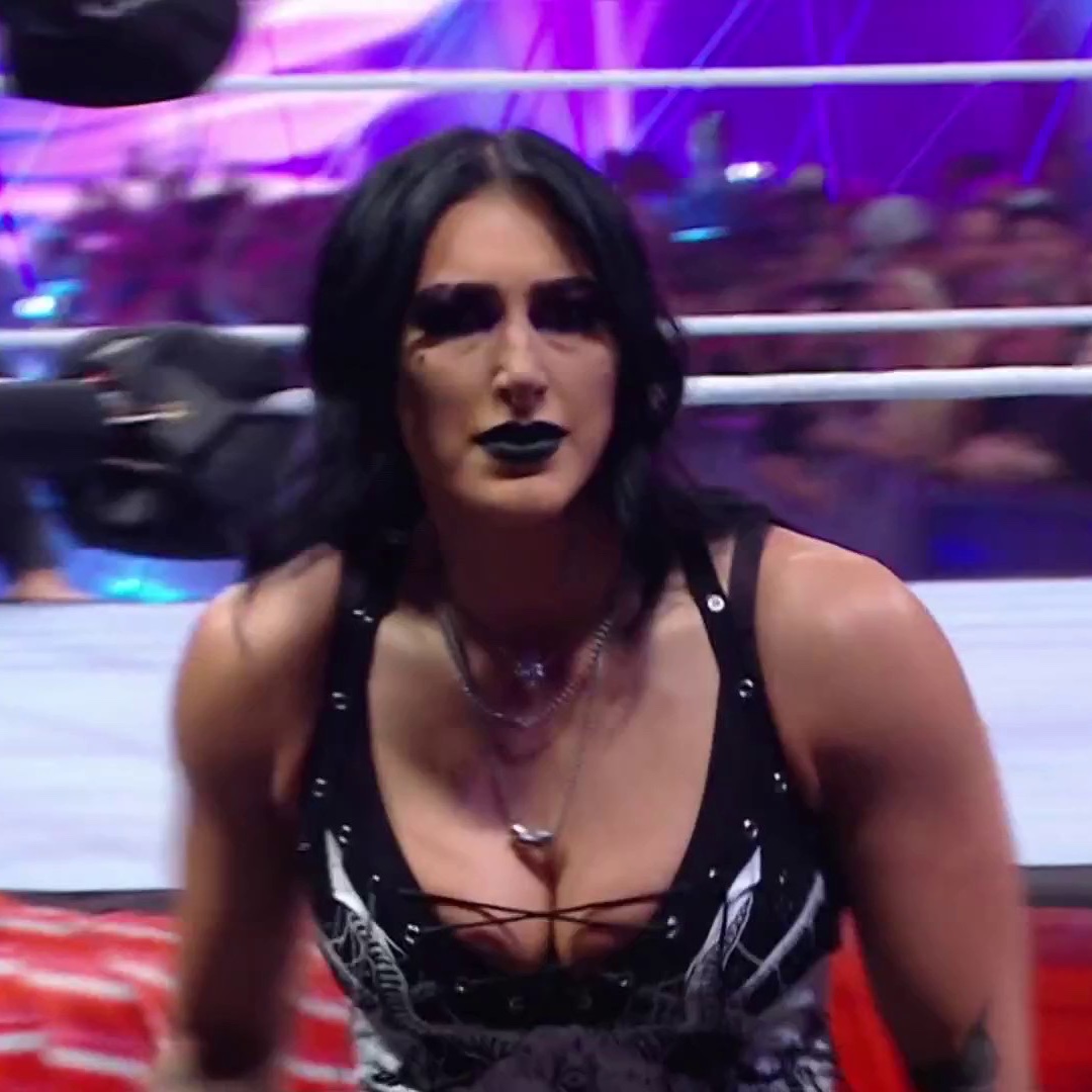 WrestlingWCC's tweet photo. Rhea Ripley has returned to WWE 🙌 https://t.co/gRH1XBU6es