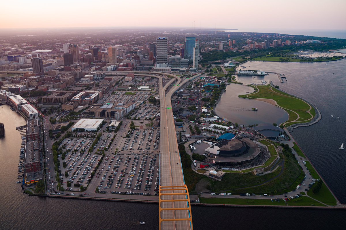 natevomhof's tweet photo. I present to you I-794 - Summerfest 2024 https://t.co/wTPC0MHiSU