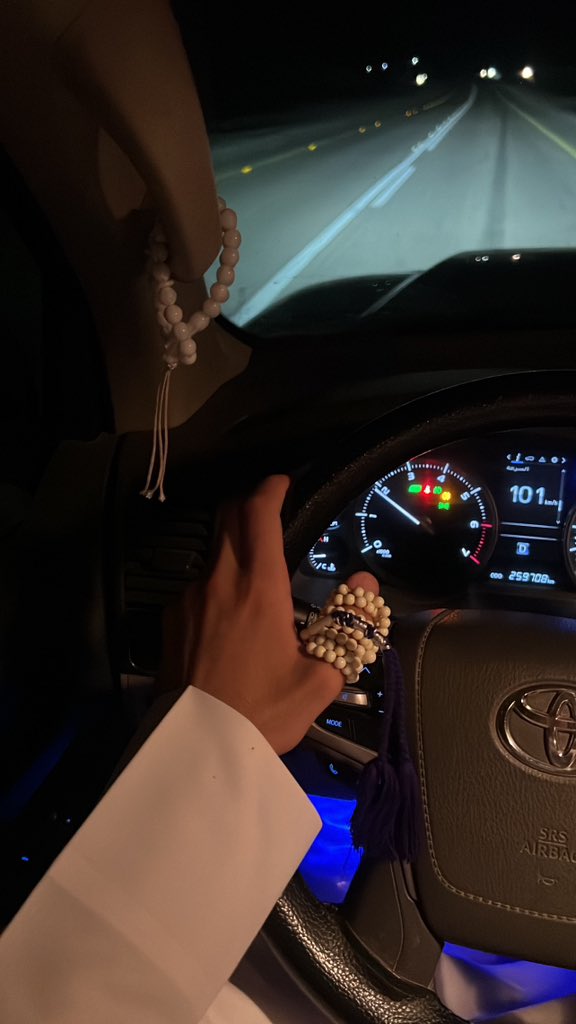 7q3w_'s tweet photo. خلني في وجهك ابصر واتبصّر
واتأمل صنعة الله في جمالك . https://t.co/Vla9TUqyww