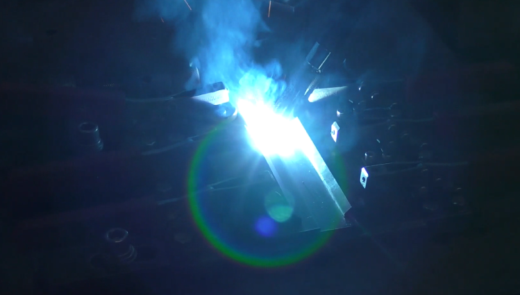 Panasonic_Weld's tweet photo. こちらでは低スラグ溶接のメカニズムやメリットを分かりやすくご紹介しております。
パナソニックの低スラグ溶接は通常のワイヤを使っても実現可能です。
👀 詳しくはこちら👉
https://t.co/9wHcrF40DQ

#溶接 #ロボット #低スラグ #お困り事改善 #塗装のり ＃後工程削減 https://t.co/gfWpQKESW8
