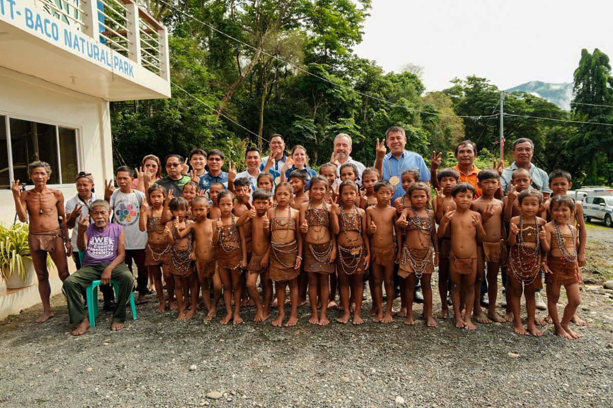 EUAmbPH's tweet photo. ๐ Arrived in beautiful Occidental Mindoro!ย First stop: ACB-BCAMP project site. Fascinating to learn about conservation efforts of the indigenous communities at Mts. Iglit-Baco Natural Park. โฐ๏ธ Stay tuned for more adventures! #BCAMP #BiyaheNiLuc ๐งณ https://t.co/IllXhD87L3