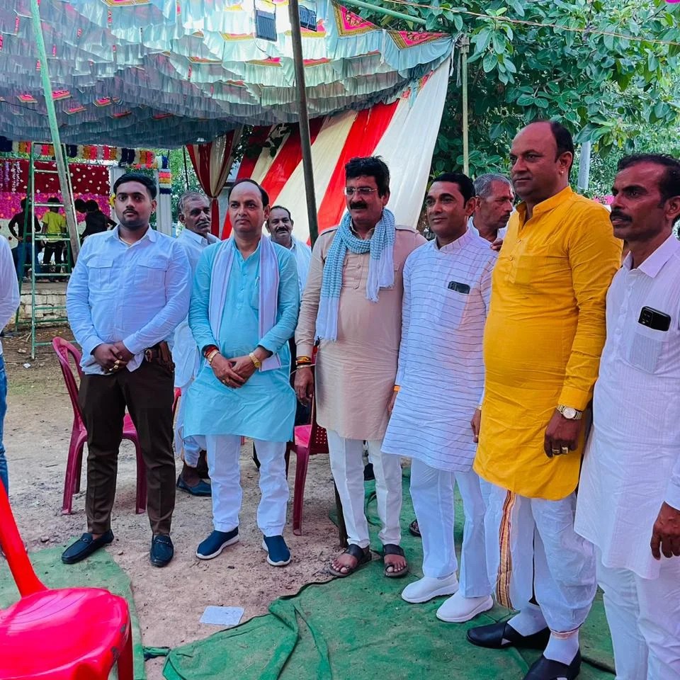 dineshgurjarmla's tweet photo. मुरैना विधानसभा क्षेत्र में आयोजित विभिन्न वैवाहिक कार्यक्रमों में सम्मिलित हुआ।।
#weddingsession https://t.co/enpCHTk3qS