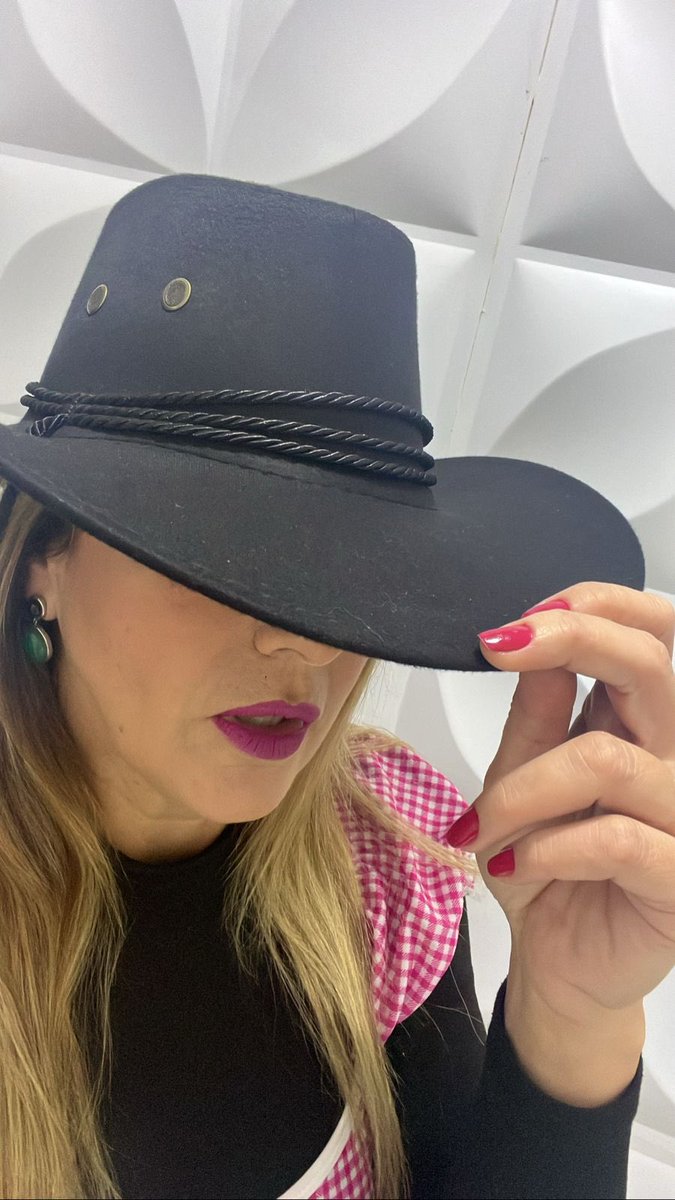 andreiaandradeO's tweet photo. Pronta para o arraiá do @kdurodriguesofc 🤠 https://t.co/KVjDPRnx0T