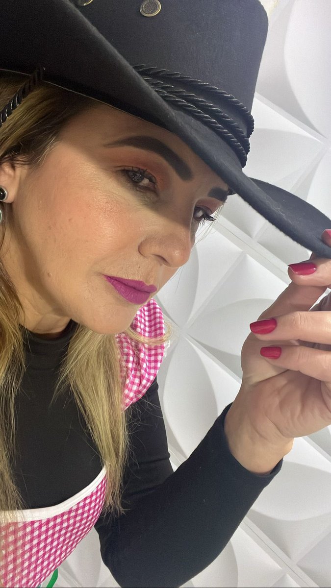 andreiaandradeO's tweet photo. Pronta para o arraiá do @kdurodriguesofc 🤠 https://t.co/KVjDPRnx0T