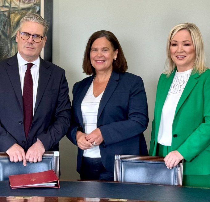 BjCruickshank's tweet photo. Starmer's face says it all, he meets with the leaders of Sinn Fein &amp; they tell him that the Good Friday Agreement demands a border poll as Sinn Fein are now the largest party in the six counties. Karma for 800+ years of British oppression in Ireland. https://t.co/yuSIef8iYs