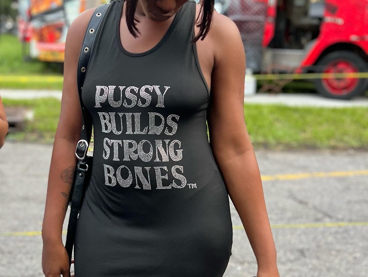 Big thanks for everyone that bought an Explicitly Me T-shirt and took the time for our survey. Appreciate all the vendor’s that showed up and made the experience enjoyable 🫶🏿🫶🏾🫶🏽🫶🏼 #pride #communityhealing #lesbiansofcolor #visibilitymatters #nolalife #culture #ExplicitlyMe