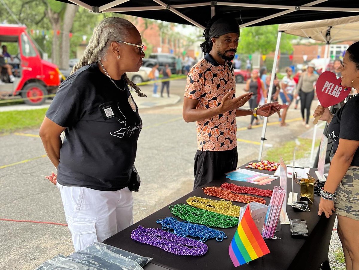 explicitlyme24's tweet photo. Big thanks for everyone that bought an Explicitly Me T-shirt and took the time for our survey. Appreciate all the vendor’s that showed up and made the experience enjoyable 🫶🏿🫶🏾🫶🏽🫶🏼 #pride #communityhealing #lesbiansofcolor #visibilitymatters #nolalife #culture #ExplicitlyMe https://t.co/NOombAp3Ip