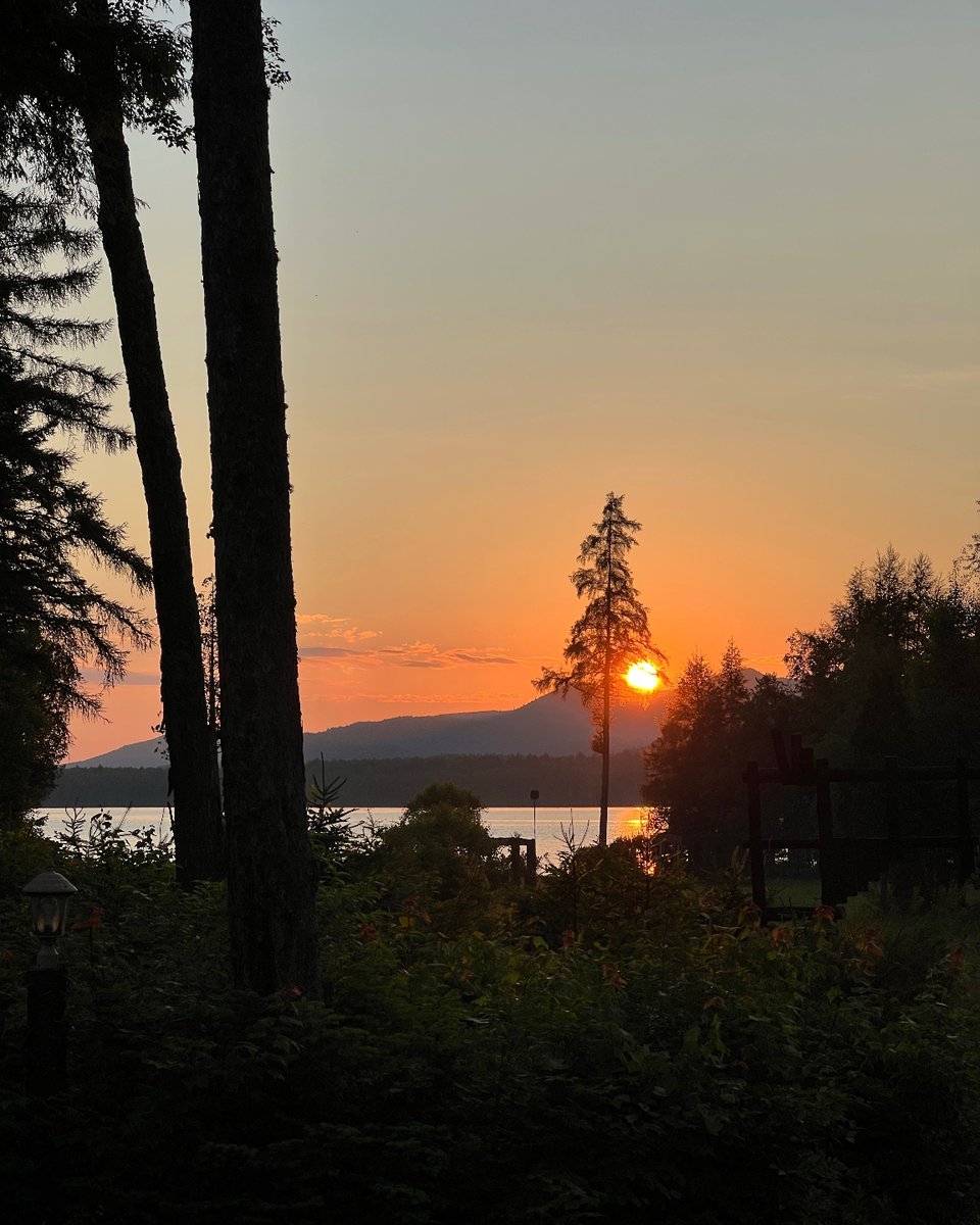 A beautiful sunset here in the Adirondacks!

#lakeclearlodge #adirondacks #sunset #perfectdayadk