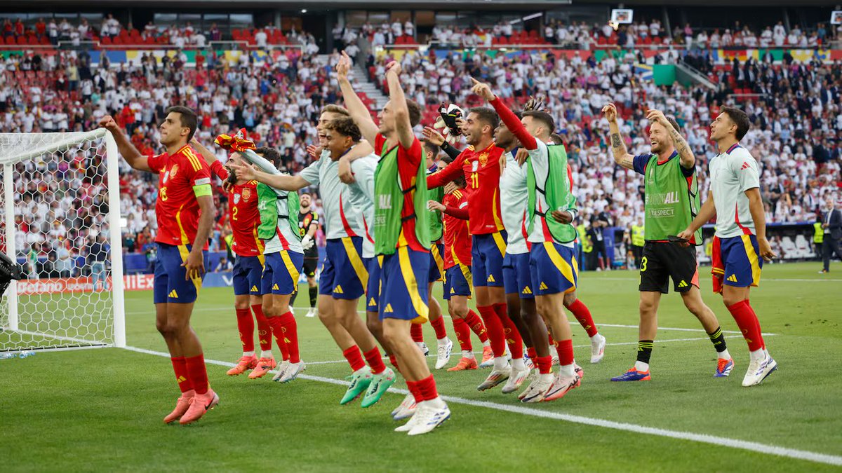 claralopesouza's tweet photo. Espanha x França na história:

🏟️ 36 Jogos
🇪🇸 16 Vitórias
🤝🏻 7 Empates
🇫🇷 13 Vitórias

⚽️ 64 Gols 🇪🇸
⚽️ 39 Gols 🇫🇷

Em mata-matas:

Final (Euro) 1984 – 🇫🇷
Quartas (Euro) 2000 – 🇫🇷
Oitavas (Copa do Mundo) 2006 – 🇫🇷Quartas (Euro) 2012 – 🇪🇸
Final (Liga das Nações) 2021 – 🇫🇷 https://t.co/R4cOA137AL