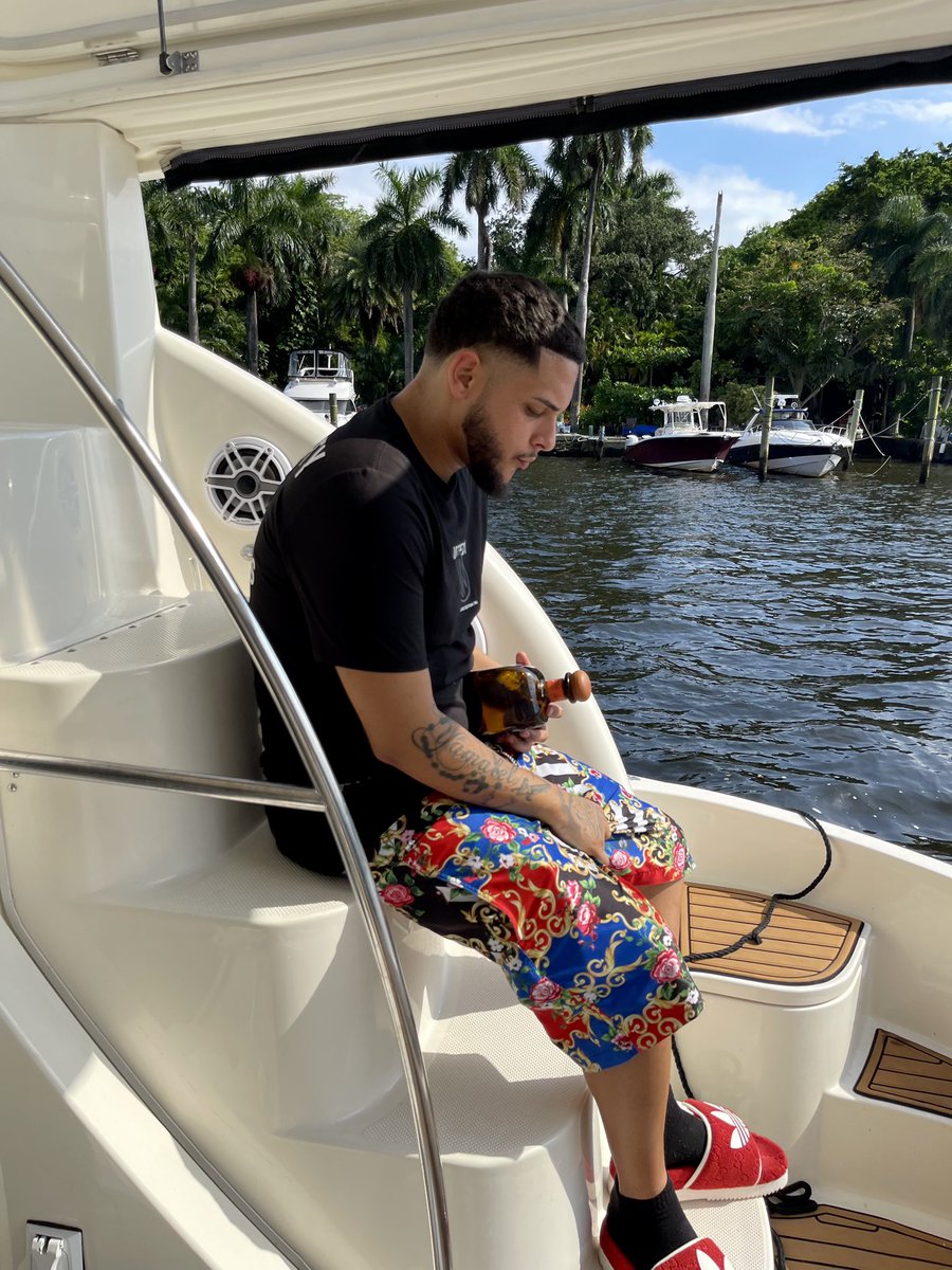 cuffnothot's tweet photo. 🛥️🌊 https://t.co/B48OMRtIjy