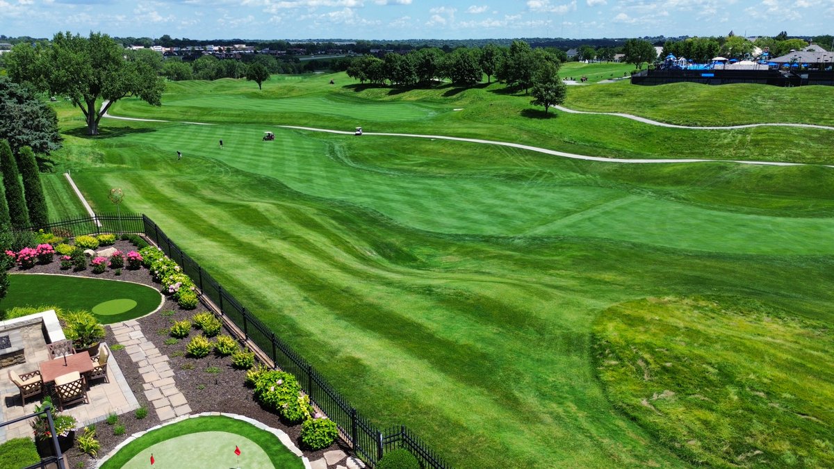GreensNebraska's tweet photo. Hole #19 @ Champions Run is complete!⛳️
Practice chipping and putting while enjoying the picture-perfect view🌄 https://t.co/pBqfWW5zK5