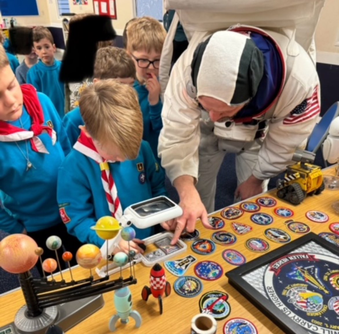 MedwaySpaceMan's tweet photo. Children love our space rocks! #goals #dreams #passions #spacevisit #education #space #inspire #STEM  #STEAM #astronaut #spacefacts #author #authorvisit #books #inspirechildren #scouts #guides #cubs #beavers #brownies #squirrels  #spacebadge @scouts  @Girlguiding   @girlscouts https://t.co/0TsA5FD2QA