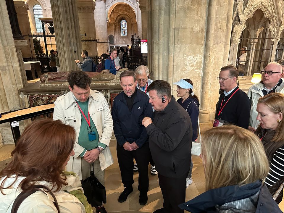 arlingtonchurch's tweet photo. During their second day in England, Bishop Burbidge and pilgrims of the St. Paul Leadership Forum had the opportunity to have Mass in the Blackfriars Priory. After which they were able to tour a number of colleges in Oxford, including Christ Church, Oriel, and Magdalen. https://t.co/j7bWvNZAT5