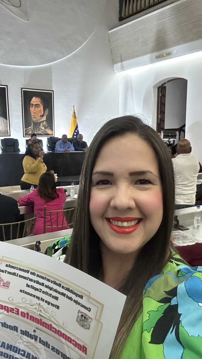 MilaRodri_'s tweet photo. Hoy recibimos un reconocimiento especial por el Día Internacional del Periodista Deportivo por parte del @Concejomblccs 😘🎙️🙏. https://t.co/UWifadkBuf