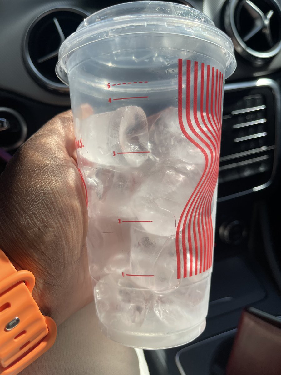 appe_latte's tweet photo. When you order a large “quencher” from @TimHortons you get large ice and small drink 😫😒 https://t.co/UW14X9iSwg