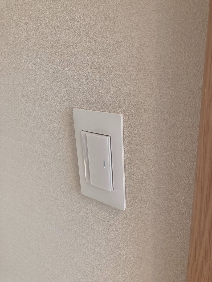 Kanapi_House's tweet photo. 取ったら…リモコンになります💡
特に寝室で便利だから定期的に紹介したくなる🏠

結構採用されてる方多いよね😊 https://t.co/VsMe1IvnG7