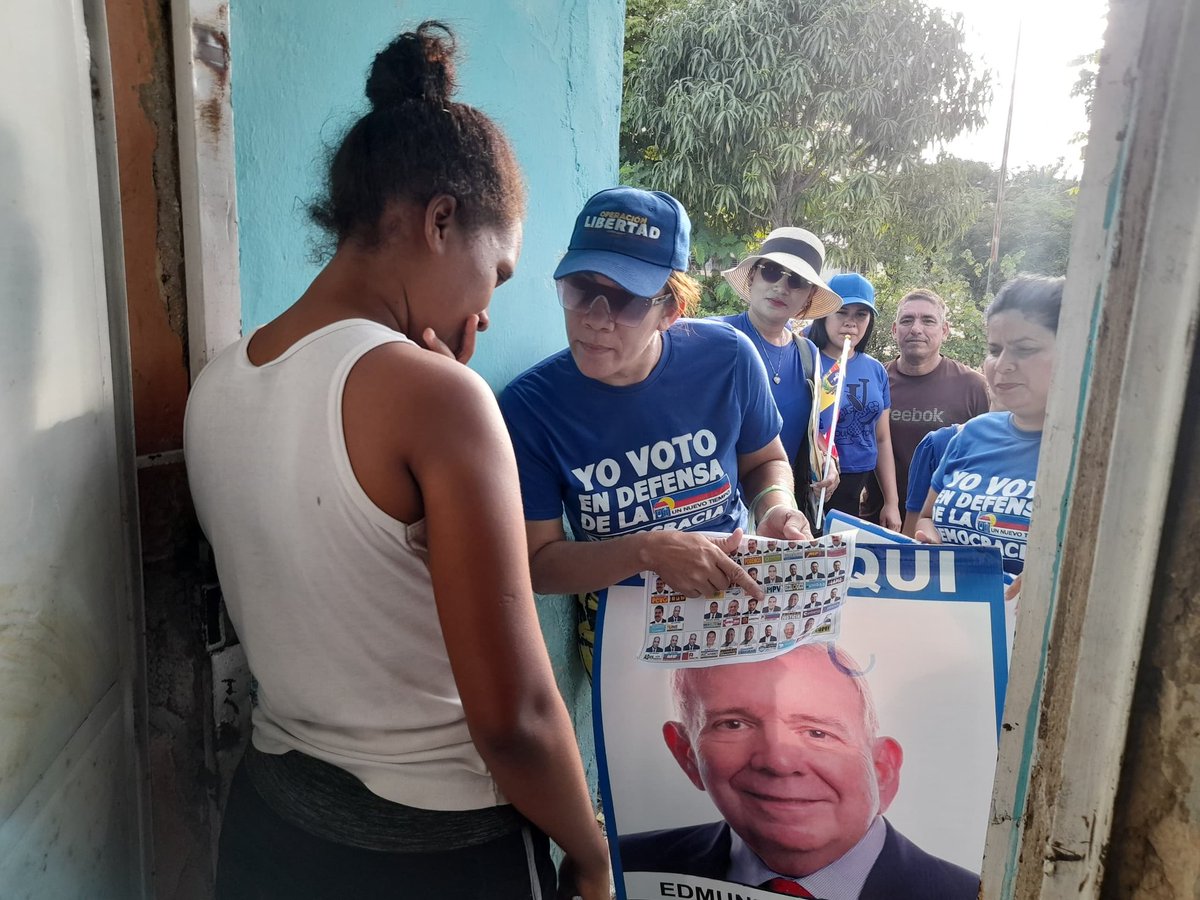 Bajo los lineamientos de nuestro presidente Villanueva se realizó casa a casa en Luis Arias Andrade(fundabarrios) con acompañamiento de nuestro secretario gral regional , ambiental , JDs y parroquia