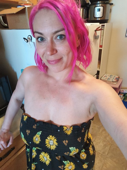 So hot out today.  Making pasta salad... For tomorrow. But definitely don't feel like cooking today 🤣🥲<a href="/tag/horny"class="tags"><span>#horny</span></a><a href="/tag/boobs"class="tags"><span>#boobs</span></a><a href="/tag/nsfw"class="tags"><span>#nsfw</span></a>