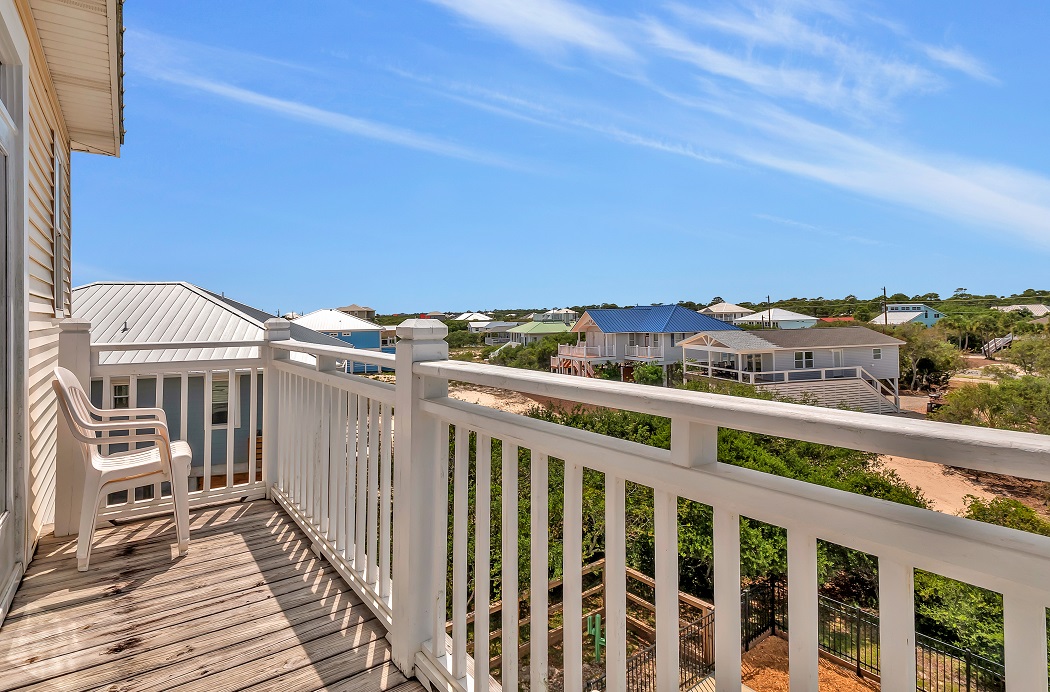 BeachLoveSGI's tweet photo. When we first stayed at a St George Island rental, it was a small beachfront home in the  Gulf Beaches, just blocks from the St. George Island Lighthouse https://t.co/eDmAa1fIfi 

#stgeorgeisland #stgeorgeislandfl #sgi #beach #florida #vacation #beachlovehappiness #grilling https://t.co/Axhy7Z2iCP