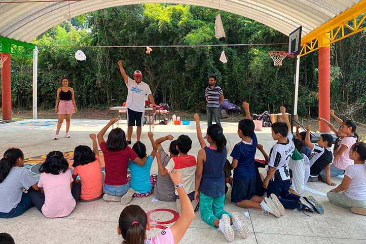 UVeracruzanaMx's tweet photo. #LoLeíEnUniverso
La Dirección de Comunicación de la @CienciaUV impartió una serie de talleres a niñas, niños y jóvenes en situación de vulnerabilidad, para generar un interés en la ciencia y las oportunidades de desarrollo que ésta les brinda.
Detalles: https://t.co/cGy08C5B8W https://t.co/xAtM3C9MPD