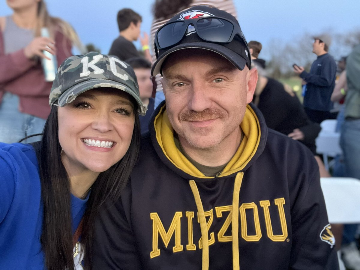 Mrs_Collier_6's tweet photo. Lucky 13….Happy Anniversary babe! Here’s to another great year with amazing memories to come! 143 ❤️ #LifeCollierized https://t.co/FKnexhFTt3