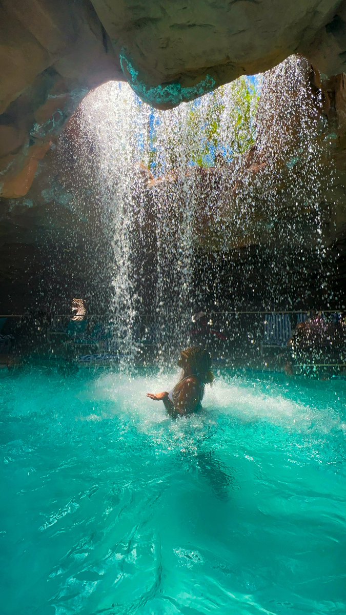 itsmuluba's tweet photo. you better use that PTO. 🌞
#lasvegas
#paidtimeoff
#outofoffice https://t.co/IYOYzw0dyz