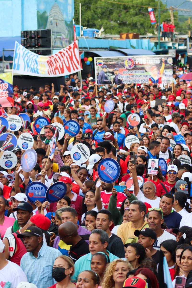 Hermoso encuentro del pueblo de Coche y El Valle con nuestro Presidente <a href="/NicolasMaduro/">Nicolás Maduro</a> ¡Vamos, Nico!

#PalabraEres