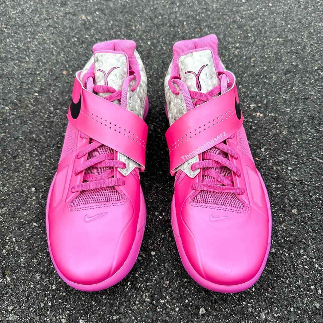 kd 4 aunt pearl on feet