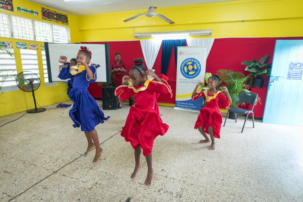 DigicelFdnJA's tweet photo. Highlights from the official handover of the Esher Primary School #SmartRoom. With over US$18.47 million invested in education, impacting 359,771 lives, we are committed to nurturing the potential of every child and making a lasting difference in our communities. #Education https://t.co/LkLTkBYV0R